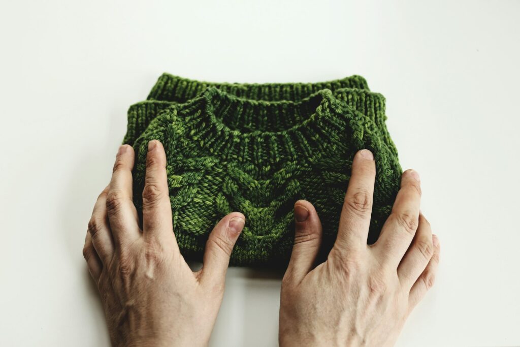 Green knitted cloth